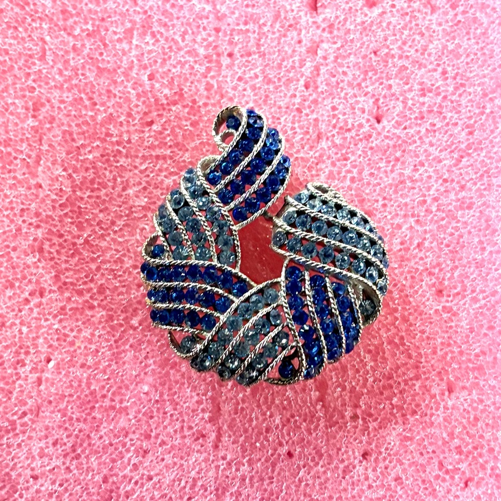 Vintage Weiss Blue and Silver Brooch